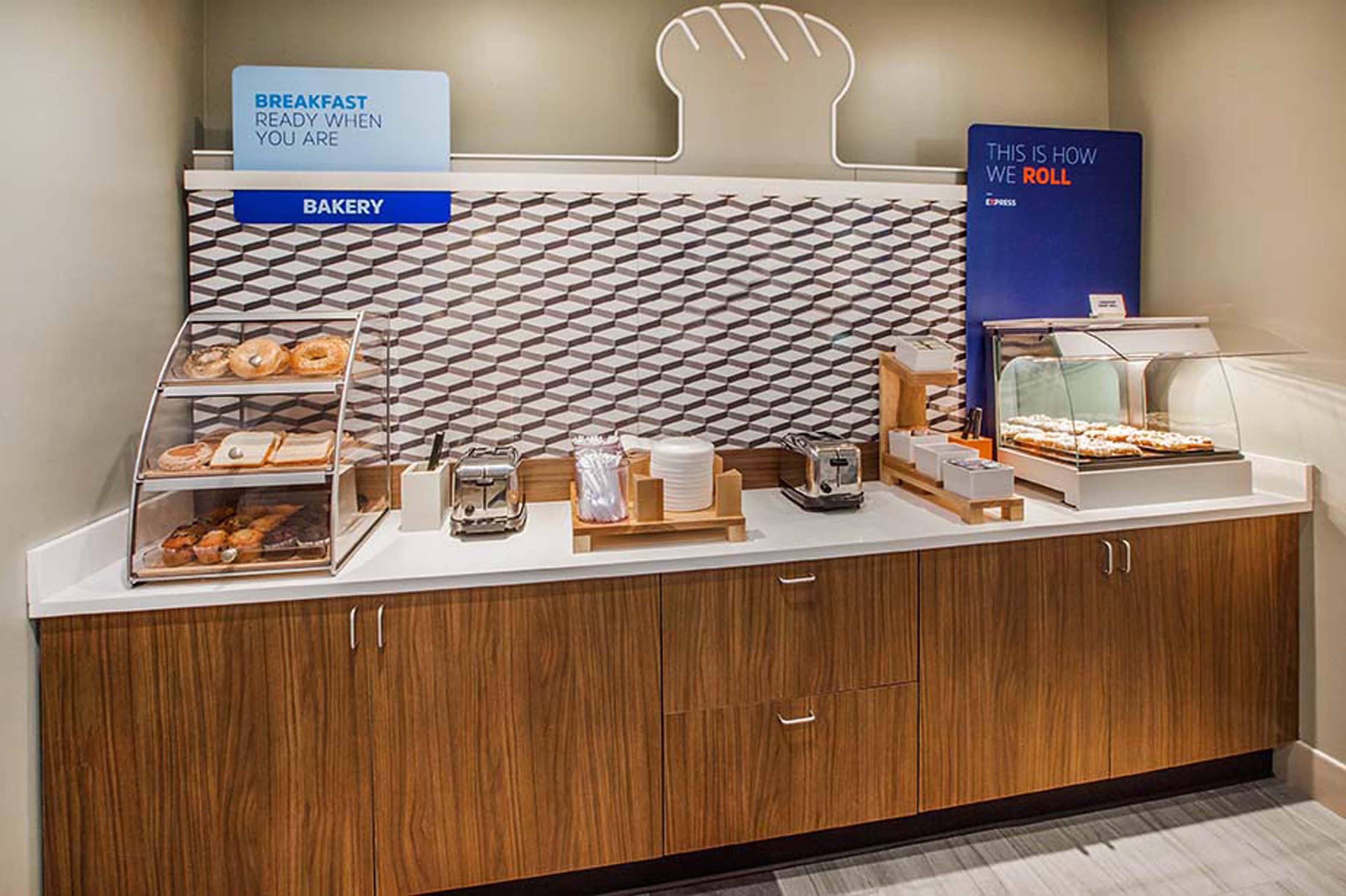 Holiday Inn Express & Suites Springfield By Ihg Dış mekan fotoğraf