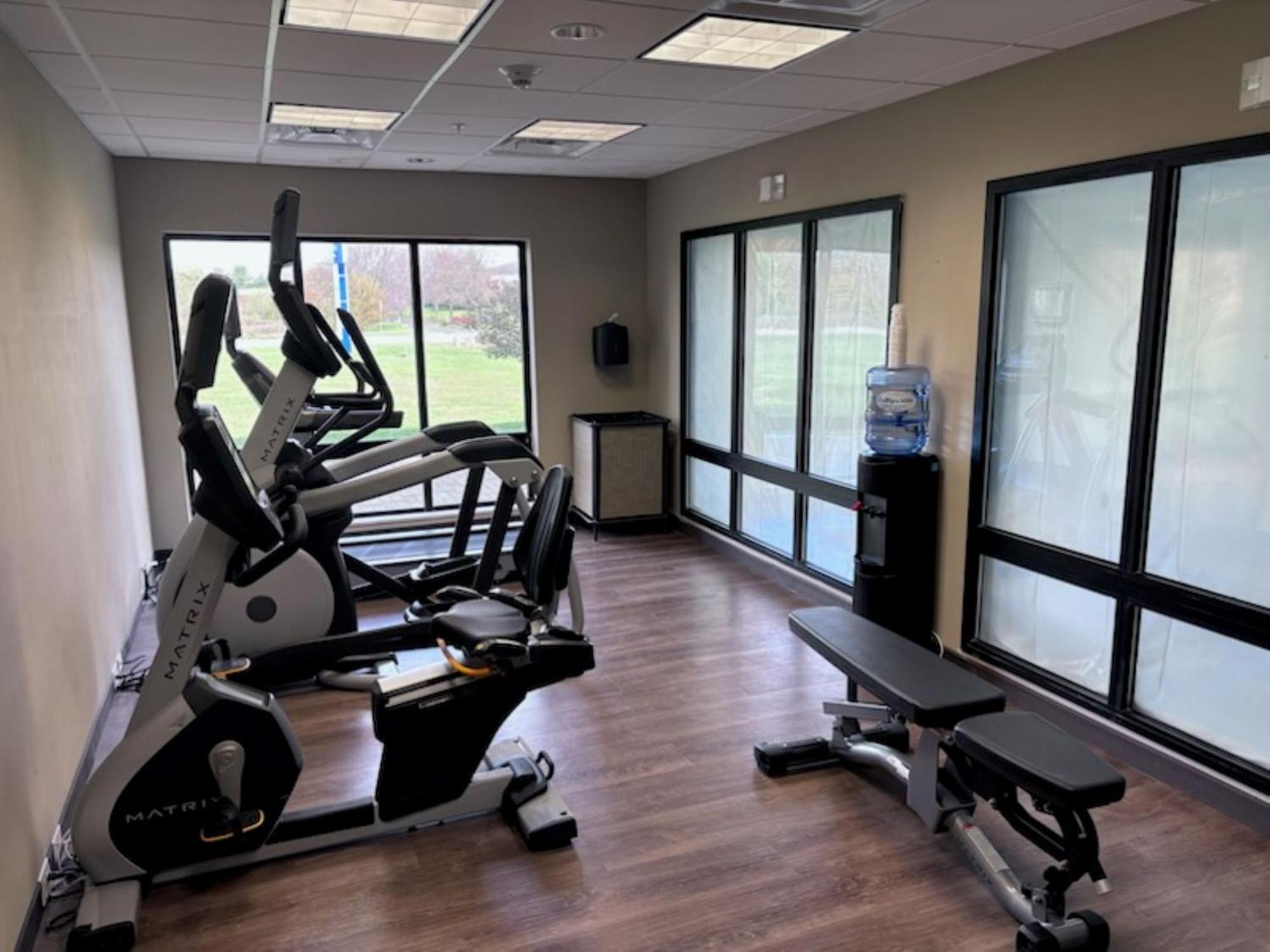 Holiday Inn Express & Suites Springfield By Ihg Dış mekan fotoğraf