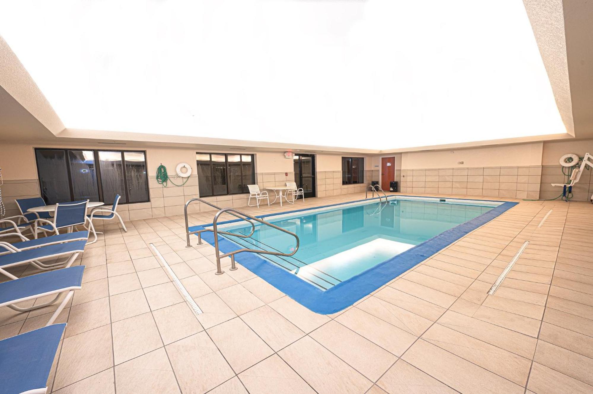 Holiday Inn Express & Suites Springfield By Ihg Dış mekan fotoğraf